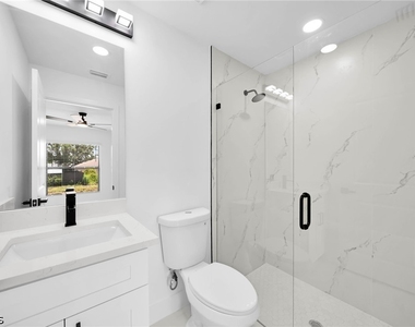 4985 Fairway Ct - Photo Thumbnail 13