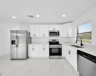 4985 Fairway Ct - Photo Thumbnail 2