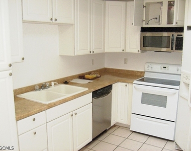 3834 Sw 16th Place - Photo Thumbnail 12