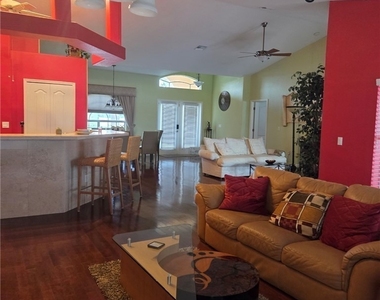 308 Nw 13th Avenue - Photo Thumbnail 6