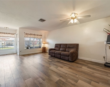 220 Oakmont Parkway - Photo Thumbnail 4