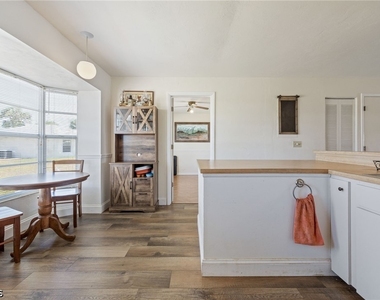 220 Oakmont Parkway - Photo Thumbnail 10