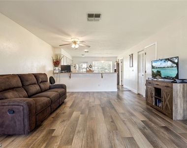 220 Oakmont Parkway - Photo Thumbnail 8