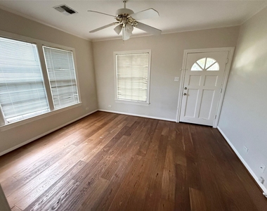 1103 Austin Street - Photo Thumbnail 6