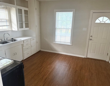 1103 Austin Street - Photo Thumbnail 3