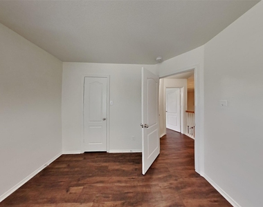 2013 Briar Grove Drive - Photo Thumbnail 10