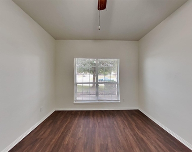 2013 Briar Grove Drive - Photo Thumbnail 4