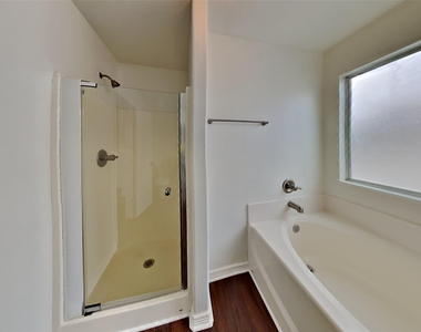 2013 Briar Grove Drive - Photo Thumbnail 9