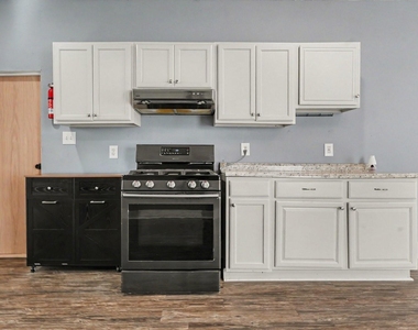 12 E Homan Street - Photo Thumbnail 7