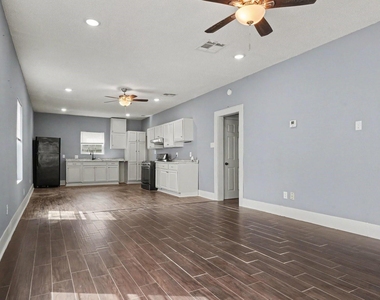 12 E Homan Street - Photo Thumbnail 5