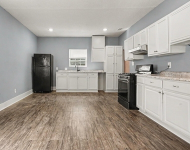 12 E Homan Street - Photo Thumbnail 6