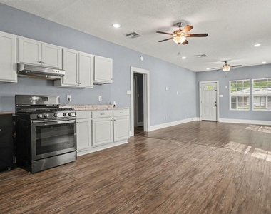 12 E Homan Street - Photo Thumbnail 9