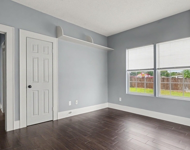 12 E Homan Street - Photo Thumbnail 11