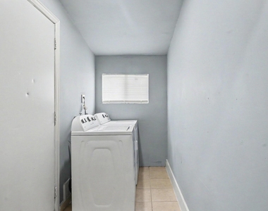 12 E Homan Street - Photo Thumbnail 13