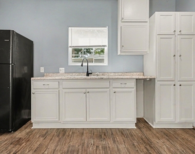12 E Homan Street - Photo Thumbnail 8