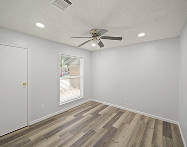 22202 Cimarron Parkway - Photo Thumbnail 7