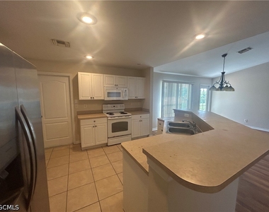 3514 Ne 12th Court - Photo Thumbnail 2
