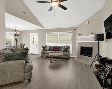 8123 Solara Bend - Photo Thumbnail 7
