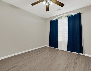 8123 Solara Bend - Photo Thumbnail 17
