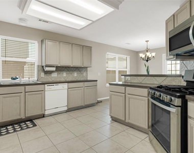 8123 Solara Bend - Photo Thumbnail 11