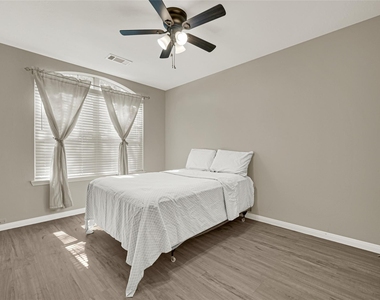 8123 Solara Bend - Photo Thumbnail 20