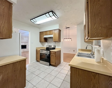 706 Leicester Lane - Photo Thumbnail 3