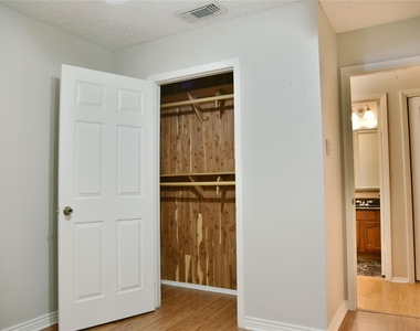 706 Leicester Lane - Photo Thumbnail 8