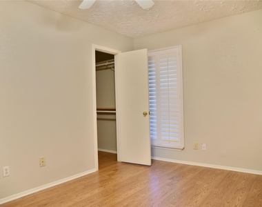 706 Leicester Lane - Photo Thumbnail 9