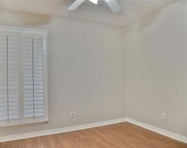 706 Leicester Lane - Photo Thumbnail 7