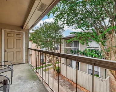 2120 Wilcrest Drive - Photo Thumbnail 24