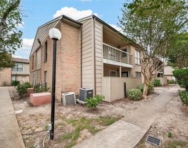 2120 Wilcrest Drive - Photo Thumbnail 26