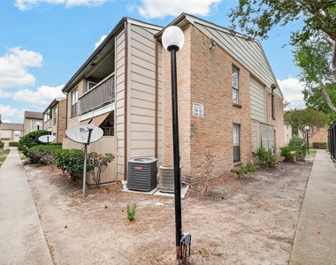 2120 Wilcrest Drive - Photo Thumbnail 27