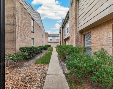 2120 Wilcrest Drive - Photo Thumbnail 25