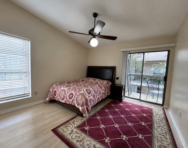 2120 Wilcrest Drive - Photo Thumbnail 23