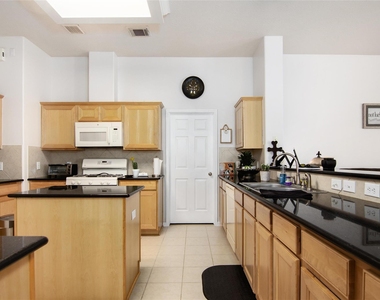 306 King William Drive - Photo Thumbnail 9