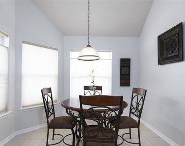 306 King William Drive - Photo Thumbnail 12