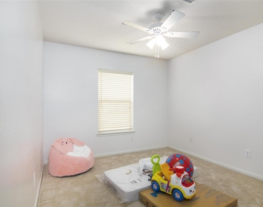 306 King William Drive - Photo Thumbnail 4