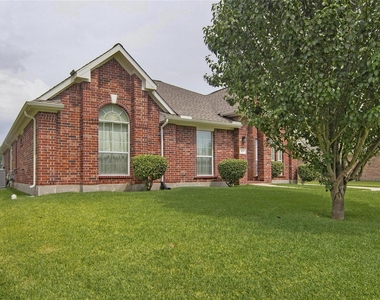 306 King William Drive - Photo Thumbnail 1