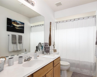 306 King William Drive - Photo Thumbnail 5
