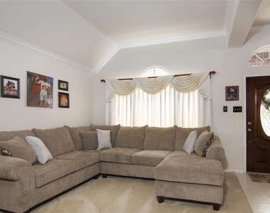 306 King William Drive - Photo Thumbnail 8