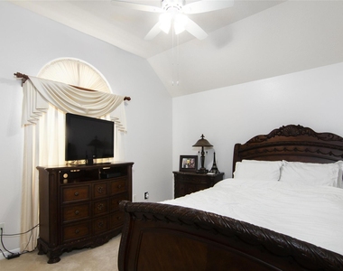 306 King William Drive - Photo Thumbnail 6