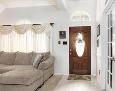 306 King William Drive - Photo Thumbnail 2