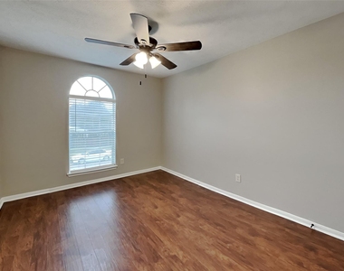 26905 Faircourt Drive - Photo Thumbnail 16