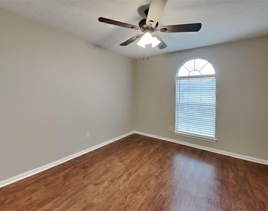 26905 Faircourt Drive - Photo Thumbnail 13