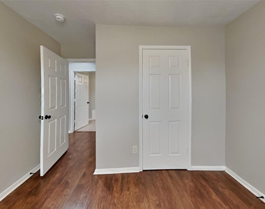 26905 Faircourt Drive - Photo Thumbnail 14