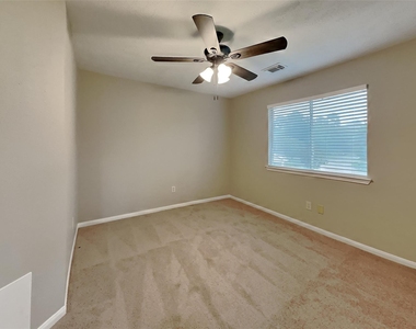26905 Faircourt Drive - Photo Thumbnail 12