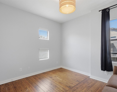 1326 W 24th Street - Photo Thumbnail 13
