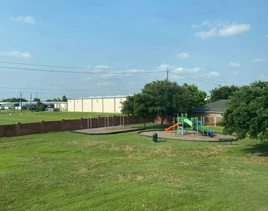 2751 Villa Del Street - Photo Thumbnail 7