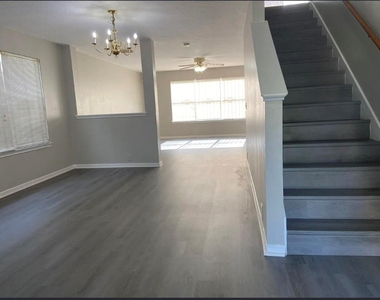 2751 Villa Del Street - Photo Thumbnail 10