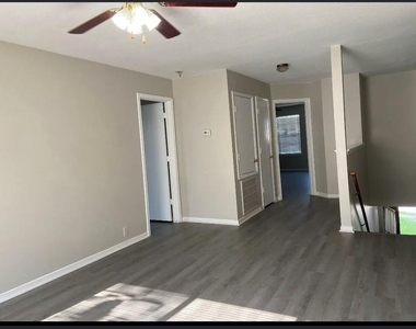 2751 Villa Del Street - Photo Thumbnail 5